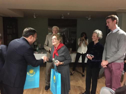 belinda-and-pippa-and-tamchiboulac-water